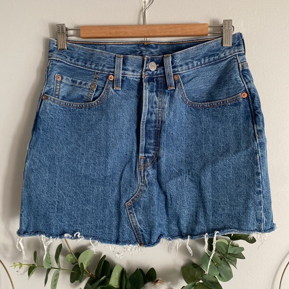 LEVI'S
Deconstructed Denim Skirt size 27 “ waist cowboy cowgirl country jean - Picture 4 of 14